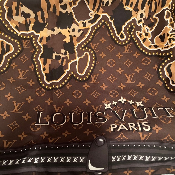 Louis Vuitton Silk Scarf - Picture 4 of 6